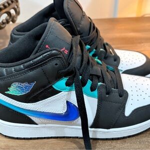 Jordan Kids Black and Teal Sneakers